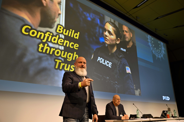 1.KonferenztagJoeWillis_EckoWEB